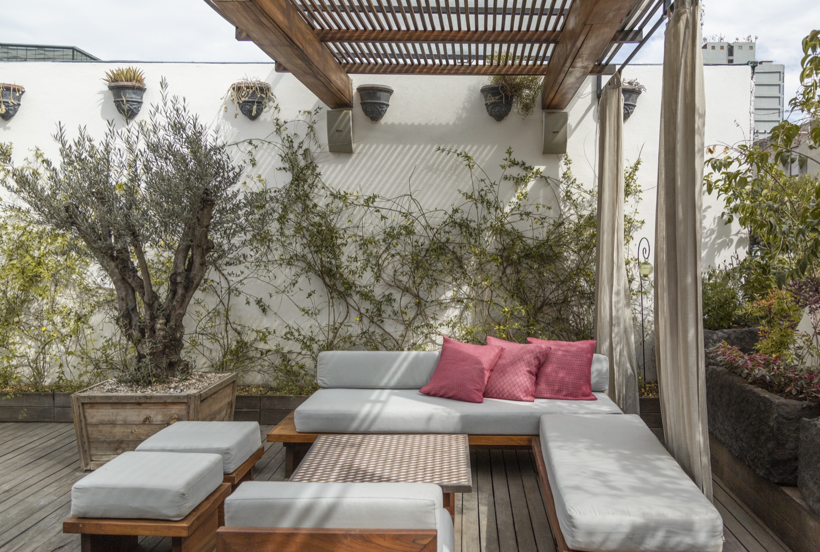 Casa de Pianistas de 1900 — rooftop terrace